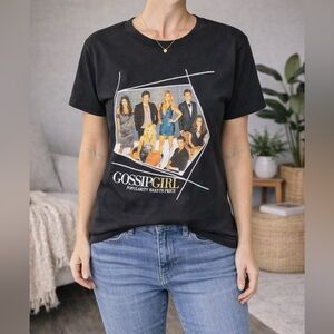 Gossip Girl Graphic Tee Size Small Y2K 2000s TV Show Blair Serena T-Shirt